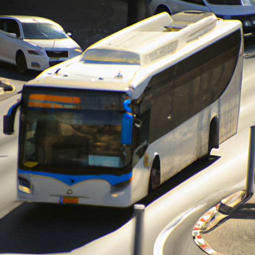 אוטובוס חדיש עם קיבולת גבוהה המנווט ברחובות חיפה